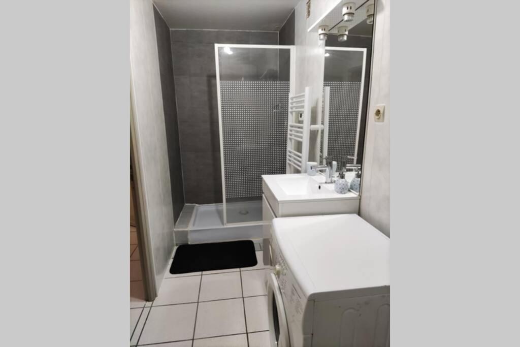 Appt En Bas De Villa, Petit Exterieur, 1 Place De Parking Cuers Exterior photo