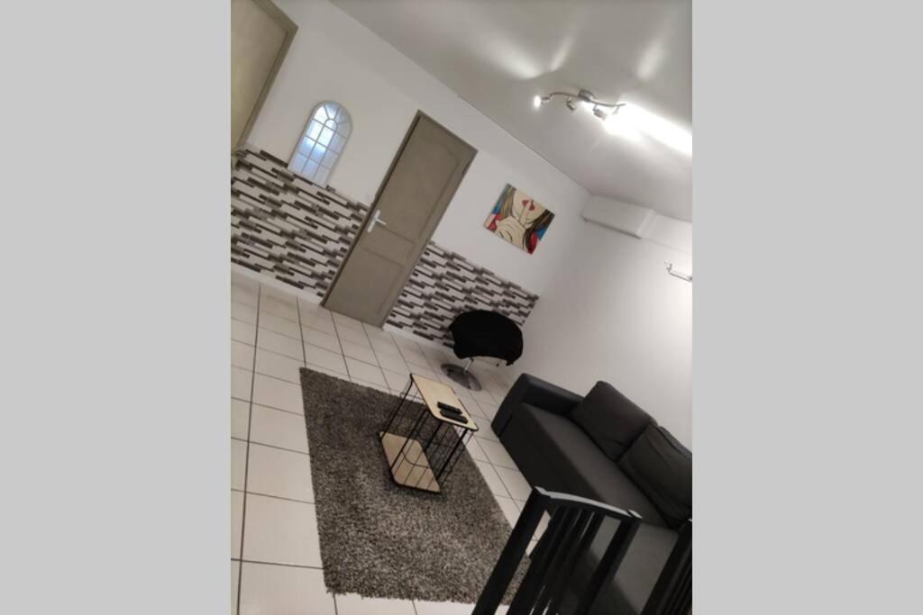 Appt En Bas De Villa, Petit Exterieur, 1 Place De Parking Cuers Exterior photo